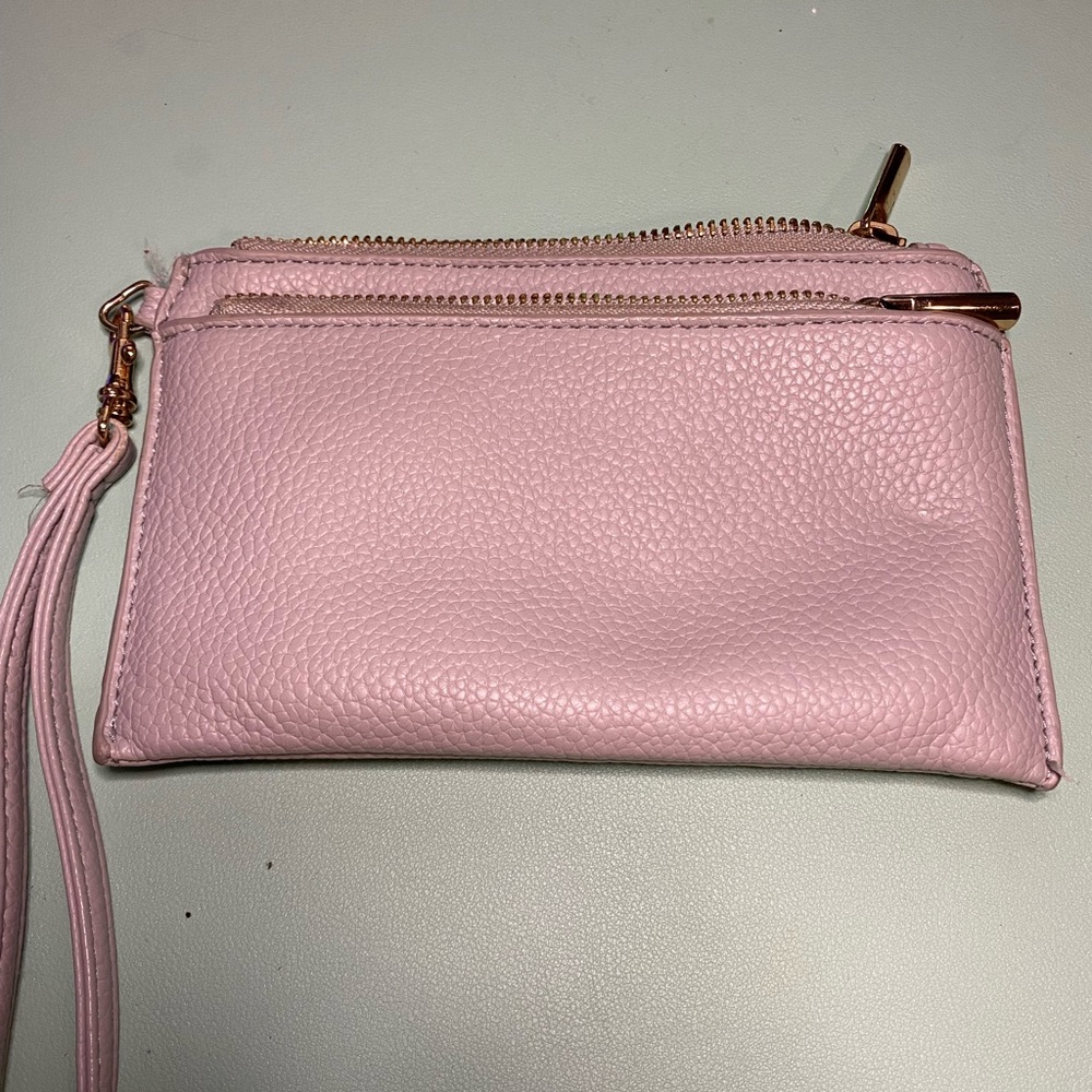 grey wristlet (not a name brand)